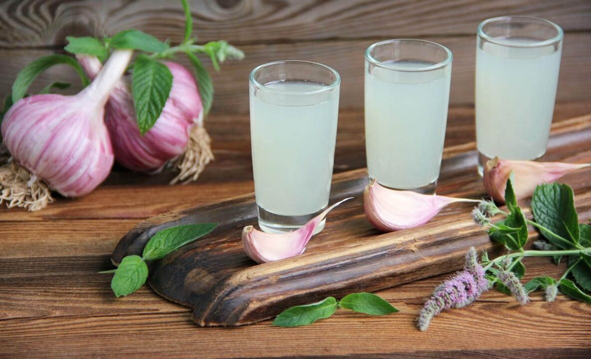 အာနိသင်အတွက်ကြက်သွန်ဖြူ tincture